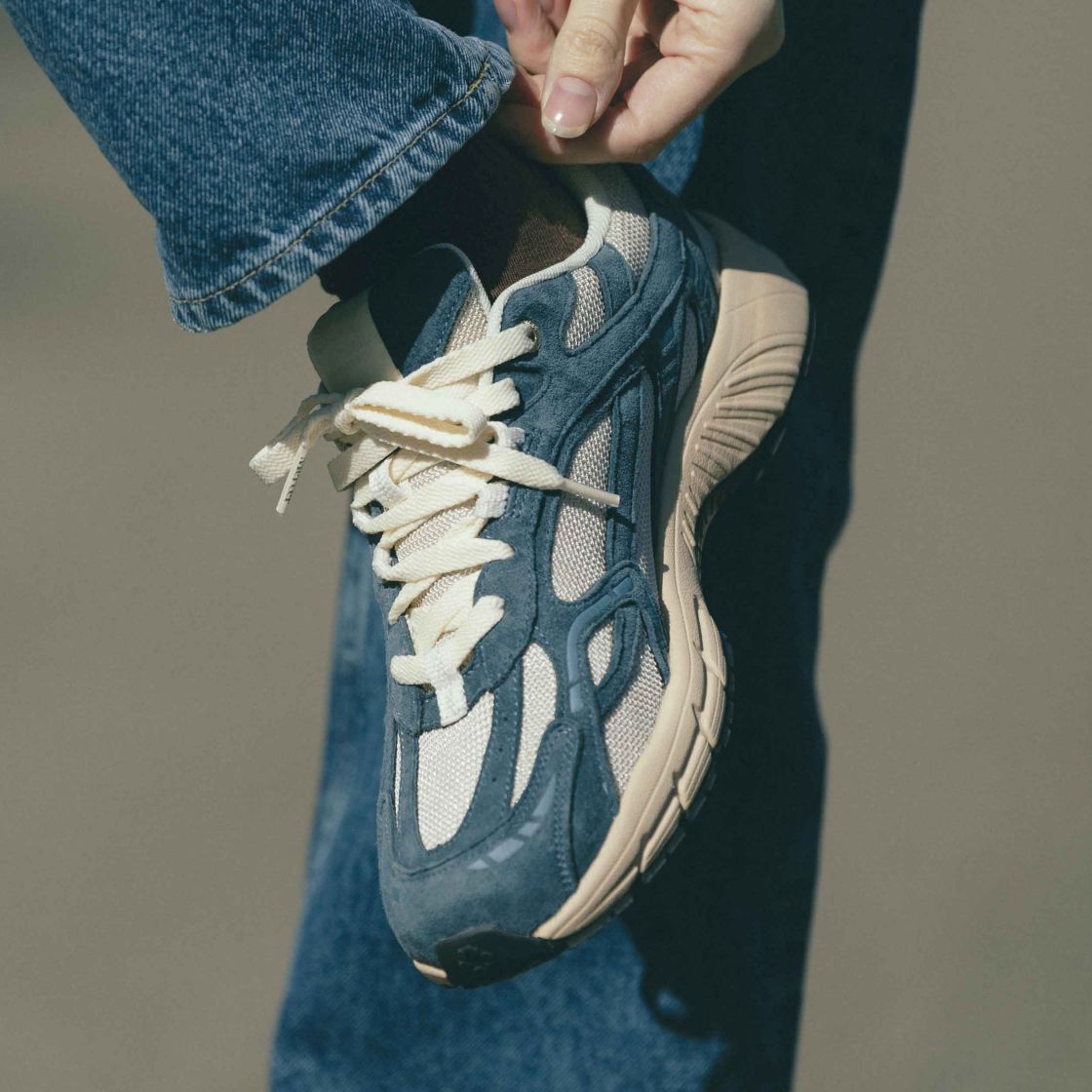 The Mercer Brand Re-Run 2.0 Sneaker Blau – Bild 3